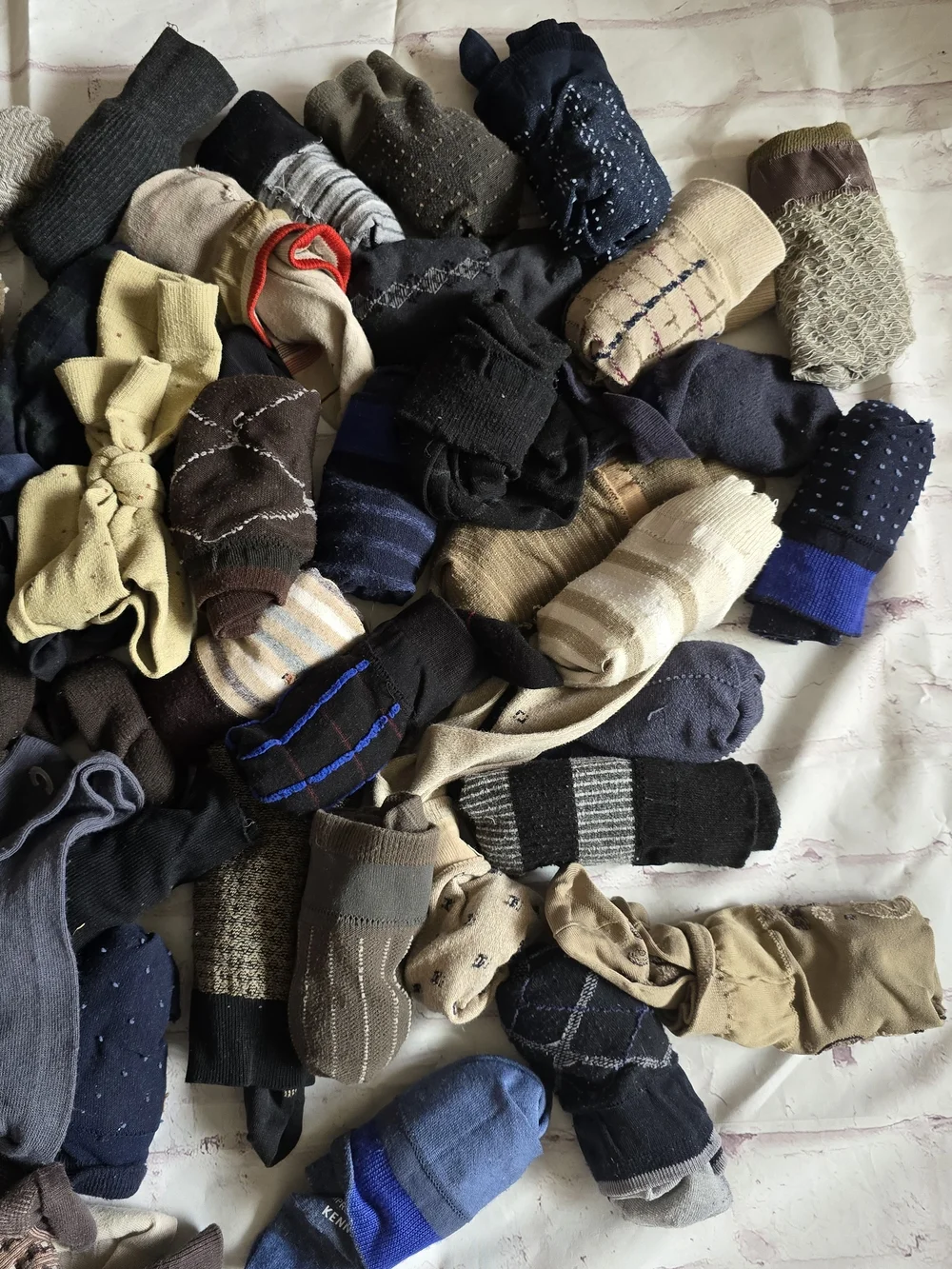 Men's Assorted Dress/Casual Socks - Various Colors & Patterns - Picture 4 of 4